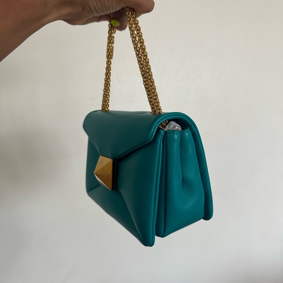 Authentic NWT valentino ONE STUD NAPPA BAG WITH CHAIN - Picture 8 of 17